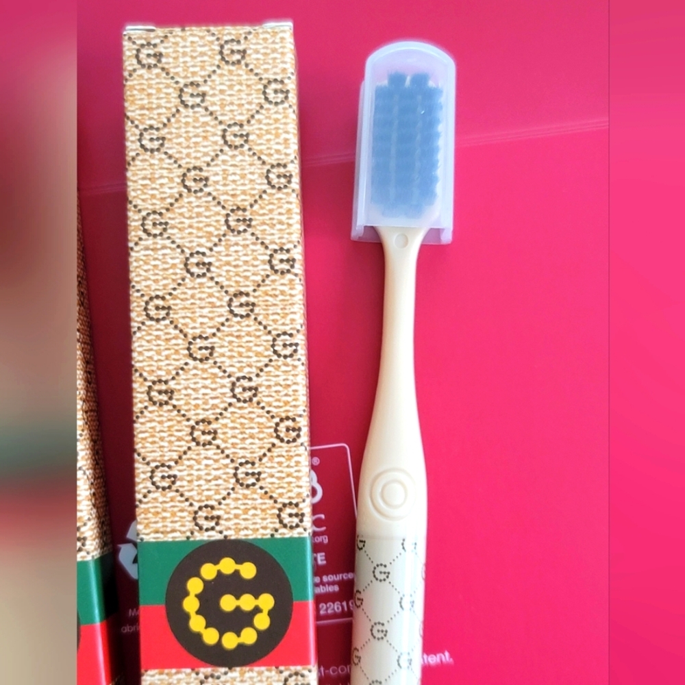 " G " TOOTHBRUSH 🪥